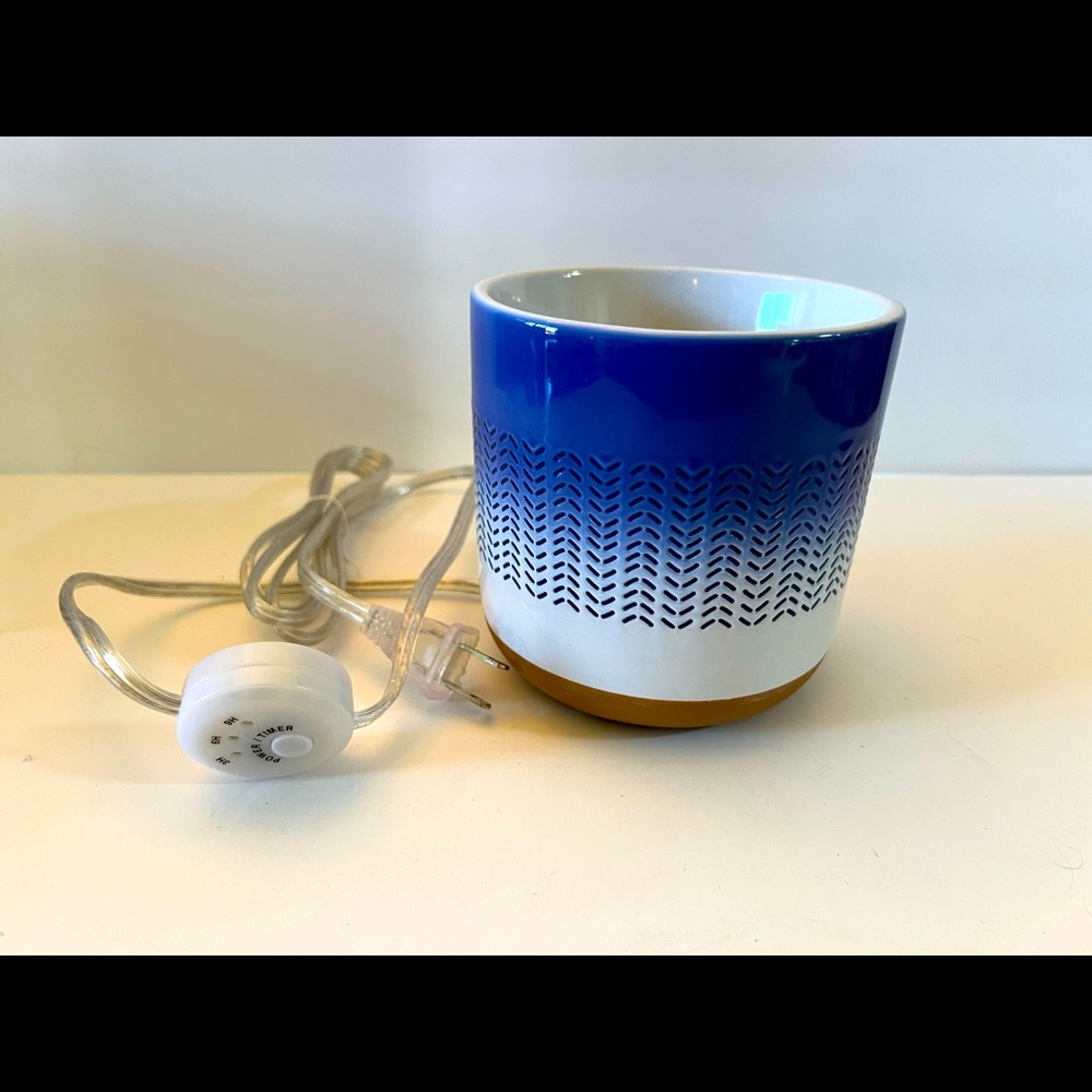 Yankee Candle wax warmer.  Blue ombré and only used once